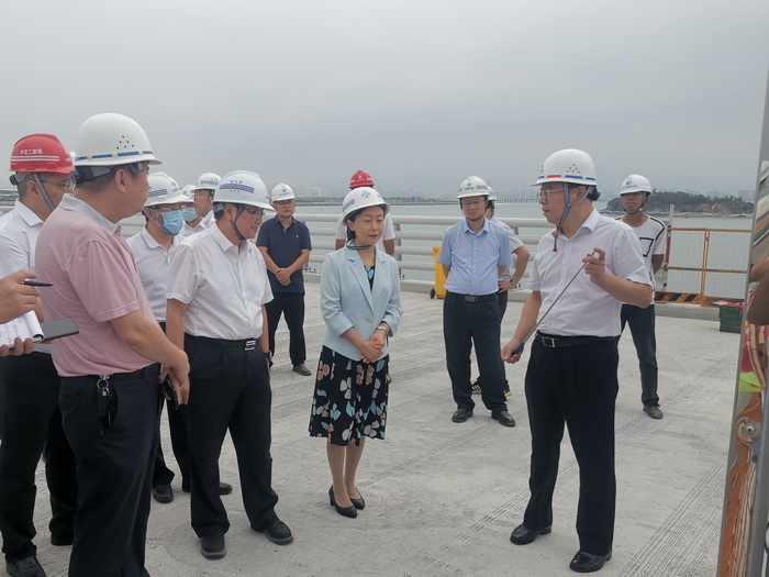 0907【工程公司】省委、省政府領(lǐng)導(dǎo)調(diào)研翔安大橋項(xiàng)目建設(shè)情況1_調(diào)整大小.jpg